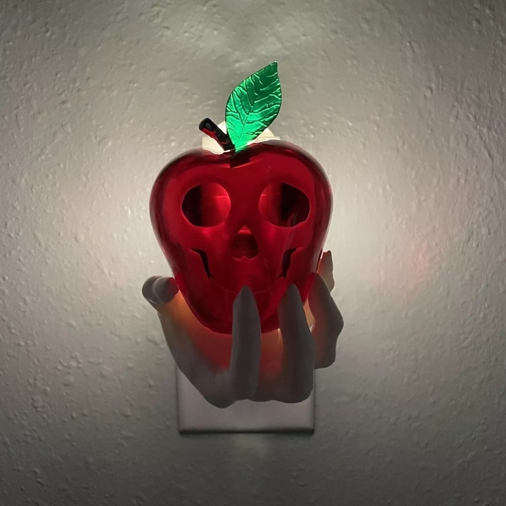NEW B&BW Halloween Wallflower Hand Holding Red Apple Wallflower + New Fragrance!